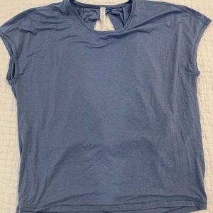 Lululemon short sleeve key hole top.